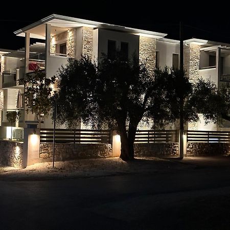 Luminous Luxury Apartments 리메나스 외부 사진