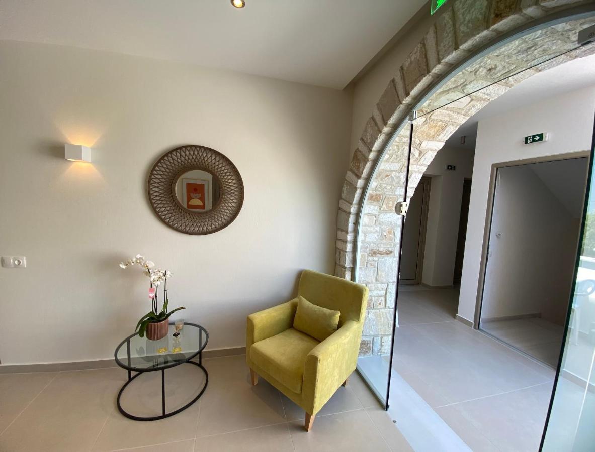 Luminous Luxury Apartments 리메나스 외부 사진