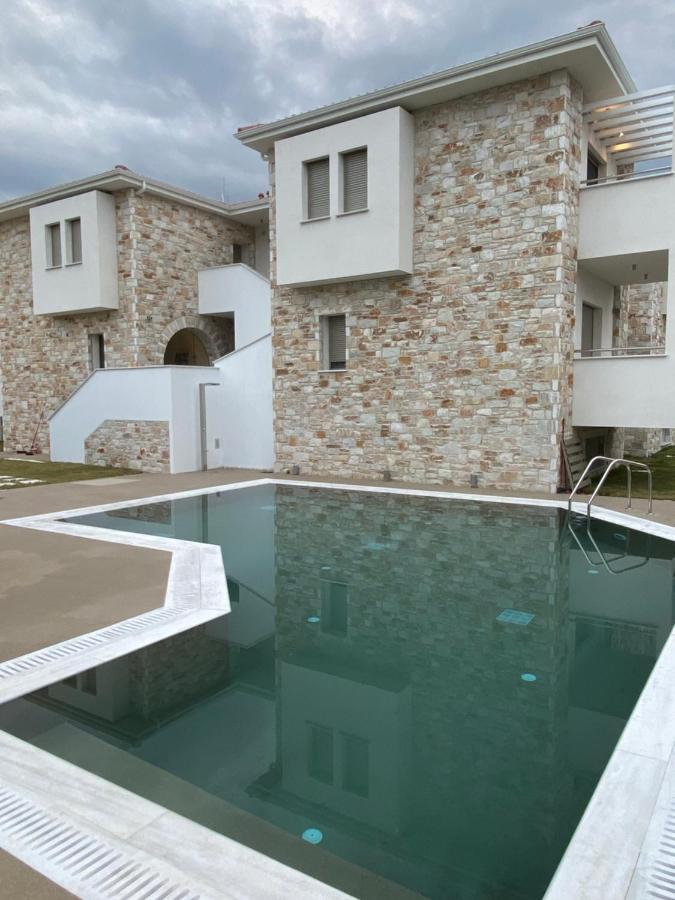 Luminous Luxury Apartments 리메나스 외부 사진