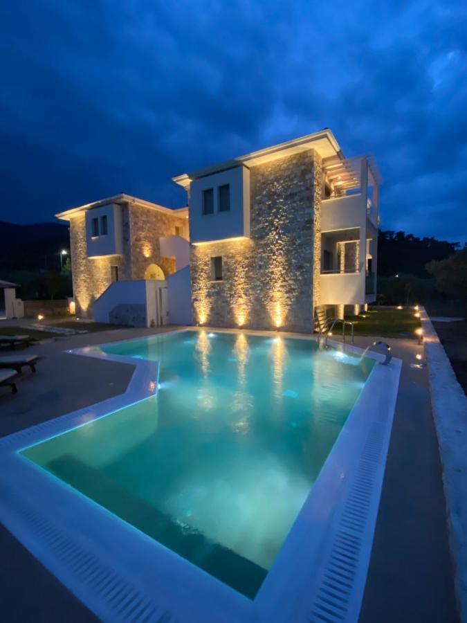 Luminous Luxury Apartments 리메나스 외부 사진