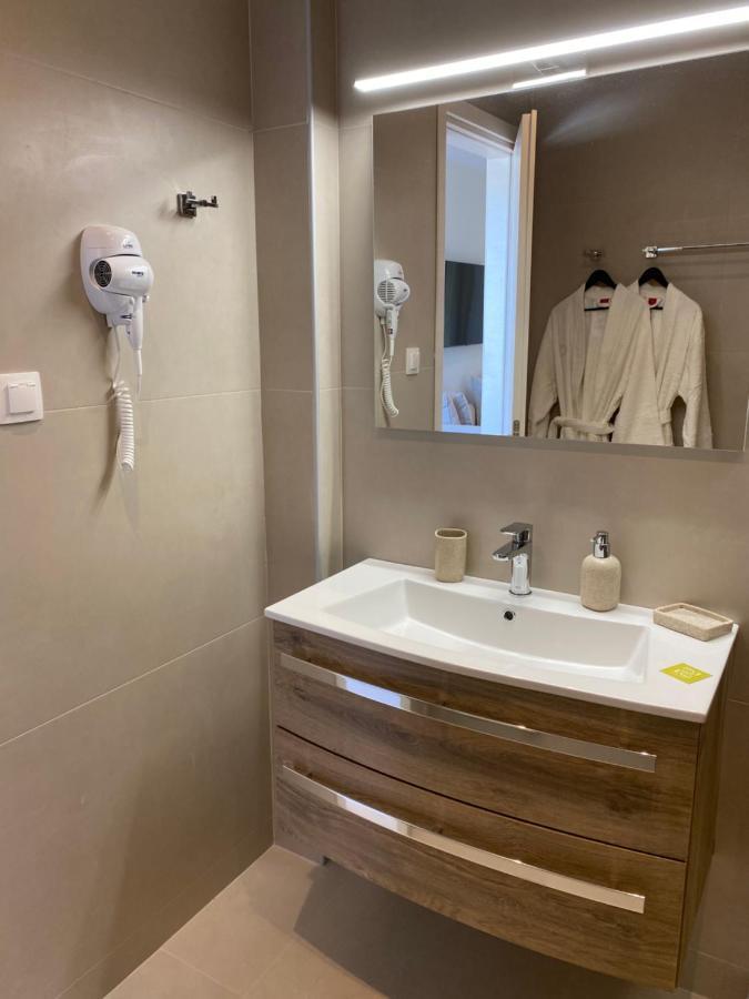 Luminous Luxury Apartments 리메나스 외부 사진