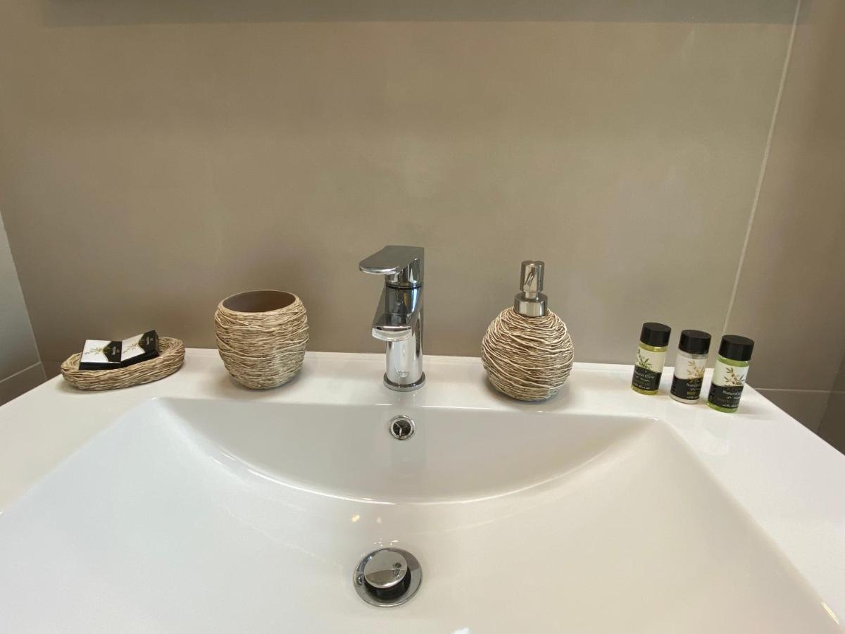 Luminous Luxury Apartments 리메나스 외부 사진