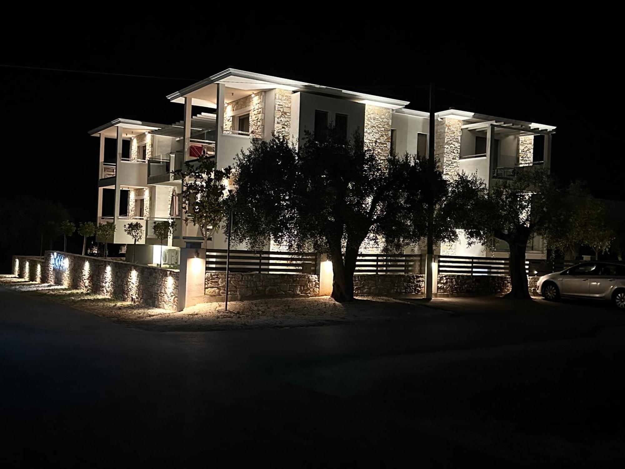 Luminous Luxury Apartments 리메나스 외부 사진